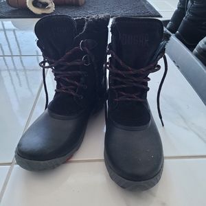 Woman size 8 Cougar Winter Boots